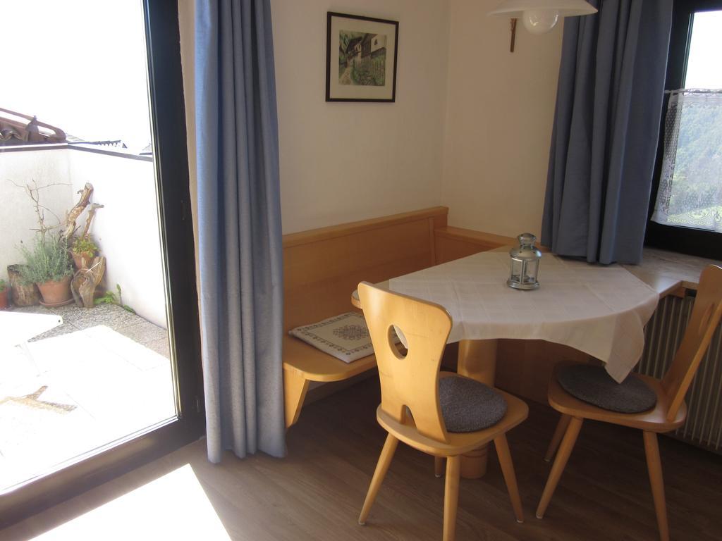 Gasthof Zum Roessl San Genesio Atesino Δωμάτιο φωτογραφία