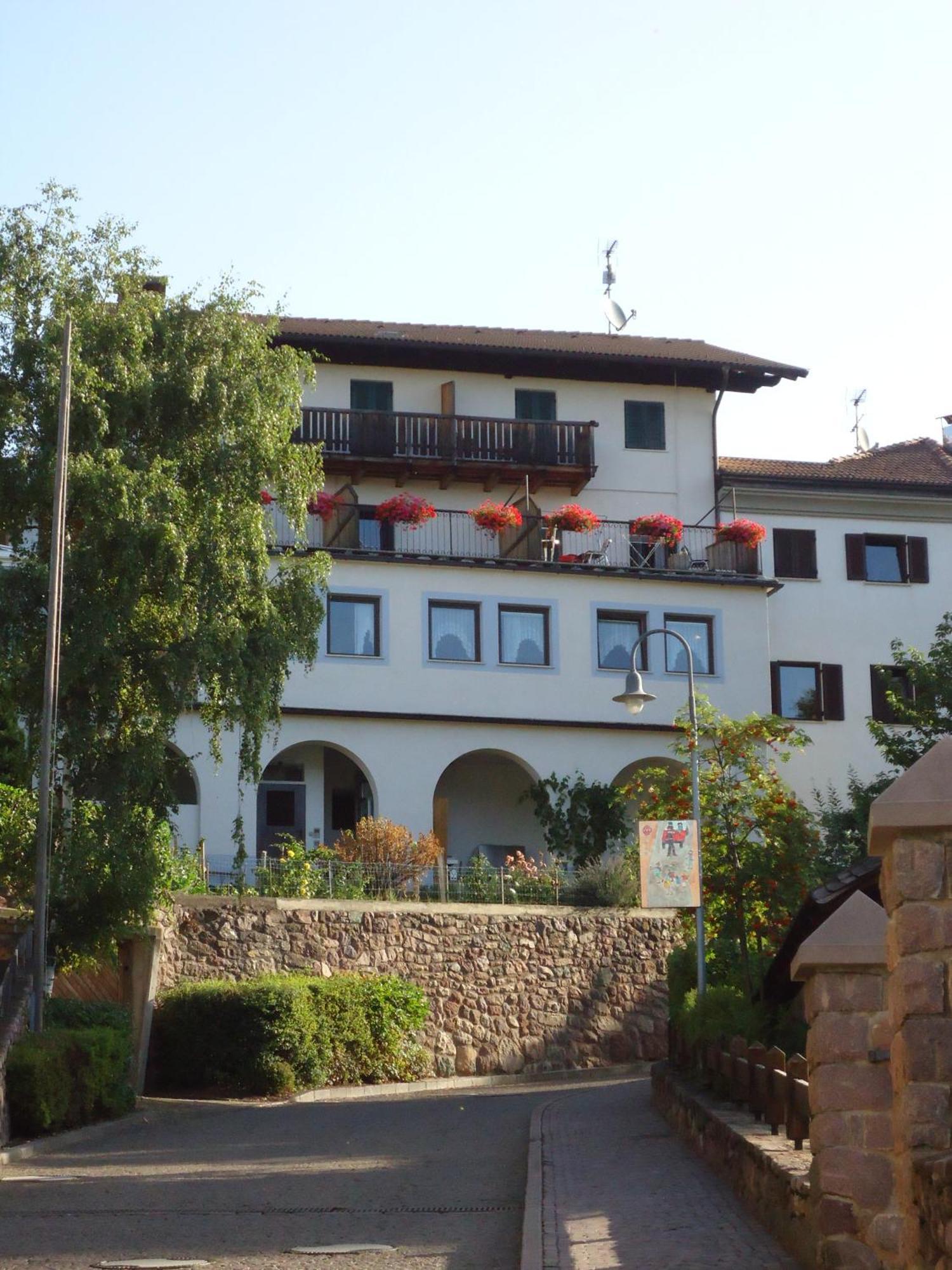 Gasthof Zum Roessl San Genesio Atesino Εξωτερικό φωτογραφία