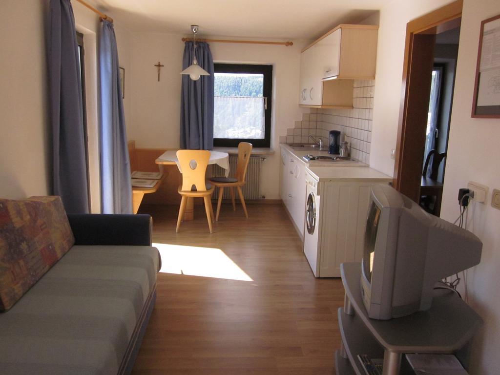 Gasthof Zum Roessl San Genesio Atesino Δωμάτιο φωτογραφία