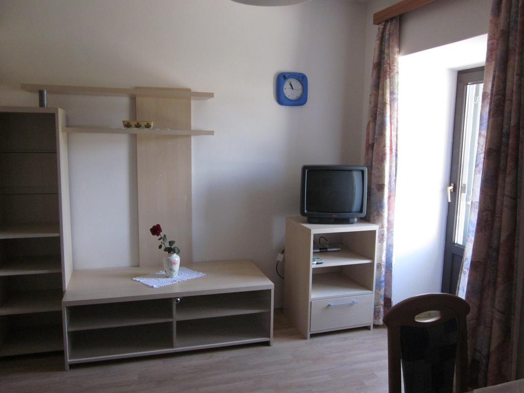 Gasthof Zum Roessl San Genesio Atesino Εξωτερικό φωτογραφία